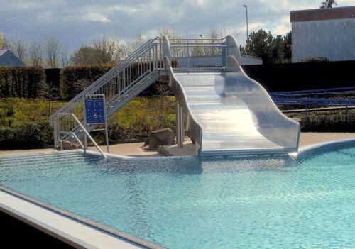 Edelstahlrutsche im Freibad Buchholz